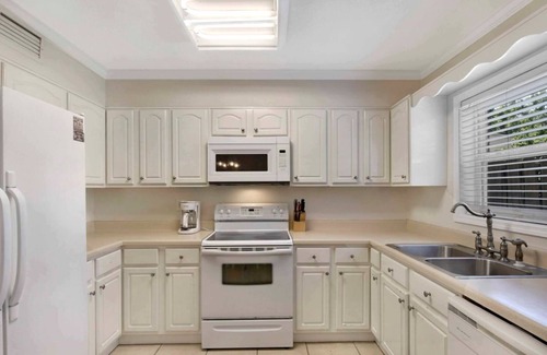 Jekyll Island Haus | Gritz Carlton (B) - cozy two bedroom duplex within walking distance to beach