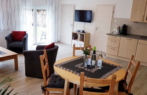 Moselkern Eigentumswohnung | Ebenerdige FeWo mit Garten und Klimaanlage an der Mosel zw. Cochem und Koblenz