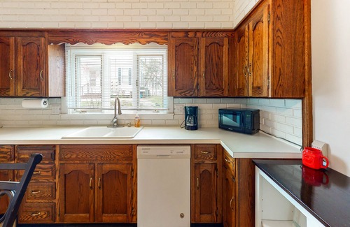 Bucksport Haus | Ground-floor duplex with WiFi & W/D - walk to river and downtown