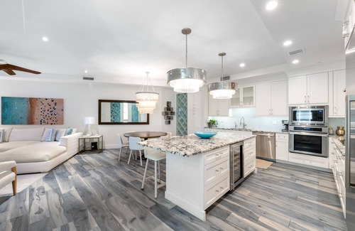 Seven Mile Beach Eigentumswohnung | Ground Floor property steps away from 7Mile Beach, at the Ritz Carlton