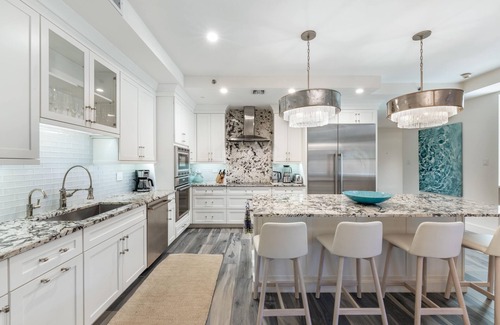 Seven Mile Beach Eigentumswohnung | Ground Floor property steps away from 7Mile Beach, at the Ritz Carlton