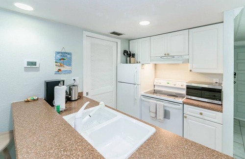 Sawgrass Eigentumswohnung | Erdgeschoß Bequemes, haustierfreundliches Studio, mit einem Gatter versehenes Sawgrass