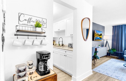 Survey Creek Wohnung | Ground Floor - Water View - Palm Wave Says