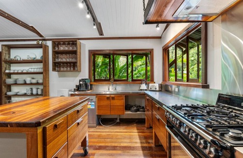 Speewah Haus | Group Accom | Pool | Spa | Pool Table | Firepit