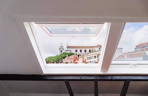 Socorro Wohnung | Group-Friendly 4BR Lisbon Duplex + Castle View