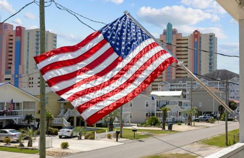 Cherry Grove Beach Haus | Grove Cove - 1 and half Blocks from beach - Dog Friendly