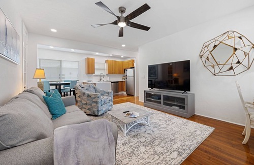 Barrier Island Wohnung | On the water-1-bedroom unit-private patio-with BBQ-WiFi, AC-downtown-restaurants