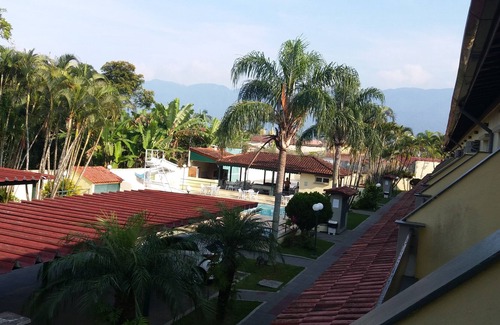 Vila Clais Eigentumswohnung | Guaraciaba gated community house with pool 200m from the sea