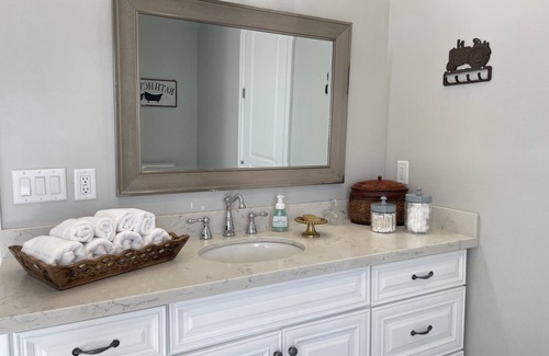 Holladay Wohnung | Guest Apartment close to Ski Resorts, Hiking Trails, Shopping Restaurants & more