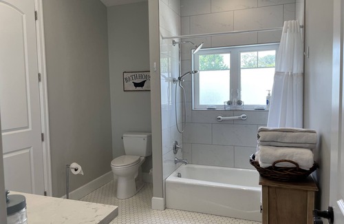 Holladay Wohnung | Guest Apartment close to Ski Resorts, Hiking Trails, Shopping Restaurants & more