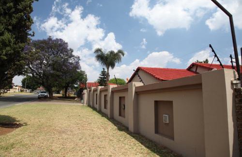 Kempton Park Haus | Guest Home KS2E - Self Catering