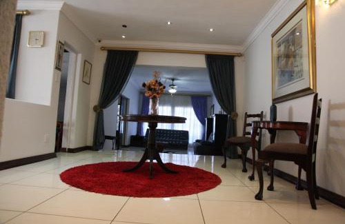 Kempton Park Haus | Guest Home KS2E - Self Catering