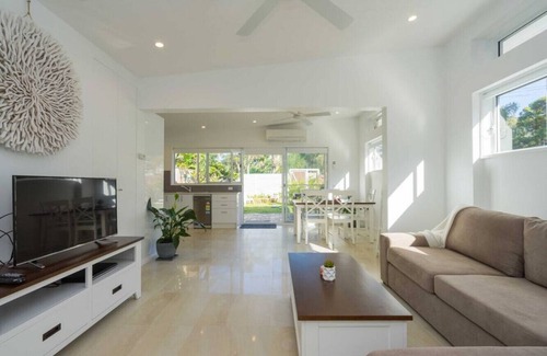Palm Beach Haus | Spazieren Sie vom brandneuen Gästehaus zum Strand