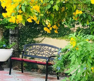 Ratsada Haus | Guest House, shared pool, private bathroom and kitchen