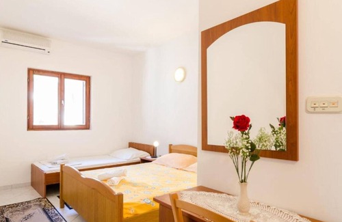 Sobra Haus | Guest House Sobra 38 - Double Room with Balcony and External Bathroom 5
