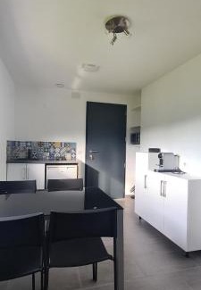 Perrouse Wohnung | Guest house, très calme, piscine