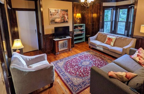 Middletown Haus | Guest pavilion in 1814 Historic Home in Middletown