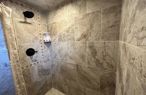 Kanab Bed & Breakfast | Guest suite attached to private home inspired by national park lodges