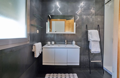 Leiria Haus | Guesthouse equipada com 4 quartos com WC privativo, piscina aquecida e jacuzzi.