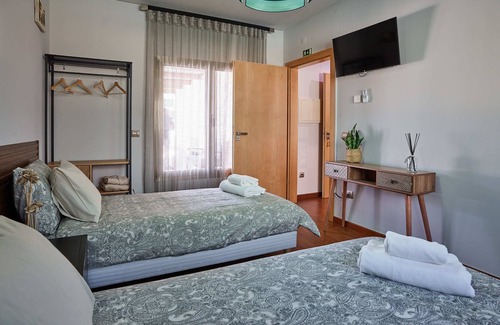 Leiria Haus | Guesthouse equipada com 4 quartos com WC privativo, piscina aquecida e jacuzzi.