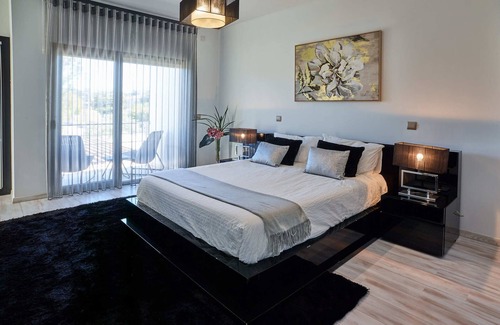 Leiria Haus | Guesthouse equipada com 4 quartos com WC privativo, piscina aquecida e jacuzzi.