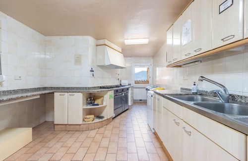 Claverol Haus | Guesthouse 'Rectoria De Claverol' with Mountain Views, Private Terrace and Wi-Fi