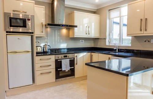 Sutton Cross Haus | GuestReady - Amazing Family Home with a Garden