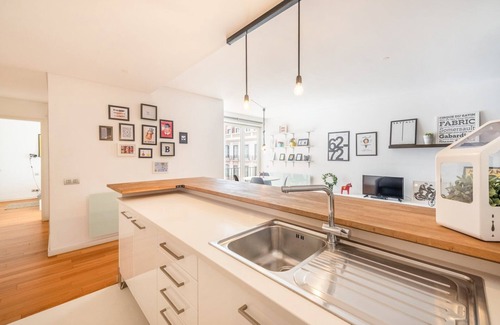 Martires Wohnung | GuestReady - Contemporary studio in Chiado