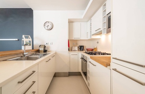 Martires Wohnung | GuestReady - Contemporary studio in Chiado