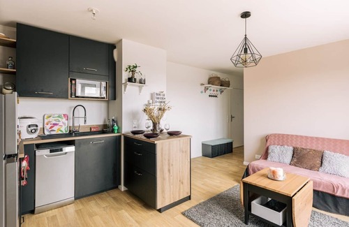 Villepinte Wohnung | GuestReady - Cozy 2BR Apartment w/ Balcony near Vert Galant Station