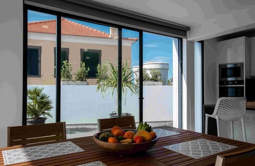 Santa Maria Maior Villa | GuestReady - Oceanview Heaven