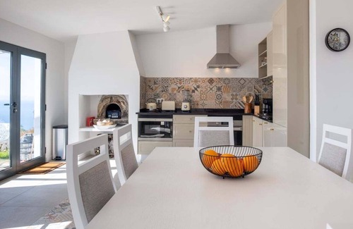 Prazeres Wohnung | GuestReady - Quiet house & heated pool w sea view