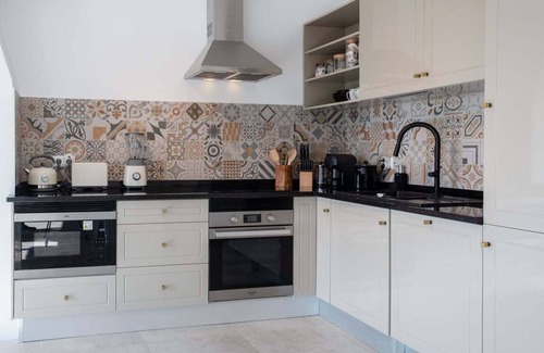 Prazeres Wohnung | GuestReady - Quiet house & heated pool w sea view