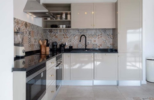 Prazeres Wohnung | GuestReady - Quiet house & heated pool w sea view