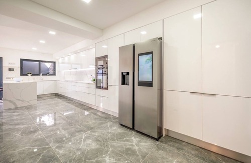 Carvoeira Haus | GuestReady - Villa Belas