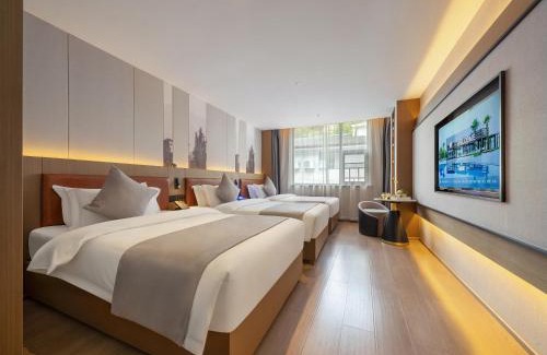 Wulingyuan Hotel | GUI YUAN ZHEN PIN HOTEL- Approximately 3 kilometers from the East Gate of Zhangjiajie National Forest Park - Free one-way pick-up or drop-off service for over 3 nights - English speaking customer service