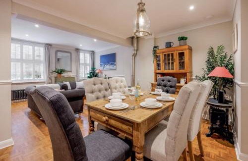 Poole Haus | Gull House - Charming Cottage Feel with Log Burner