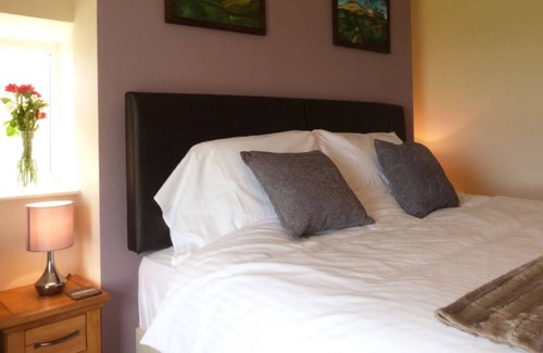 Glandyfi Haus | Ein komfortables und gut ausgestattetes Ferienhaus mit großzügiger Unterkunft für 6 Personen in ruhiger Lage mit