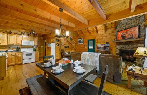 Little Creek Falls Haus | GYPSY ROAD - Privacy! Log Cabin with Hot Tub, WiFi, DirecTV and Arcade