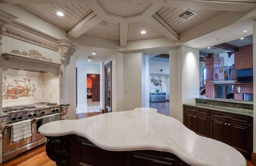 Pinnacle Peak Haus | HÓZHÓ Main Estate at Lone Mountain