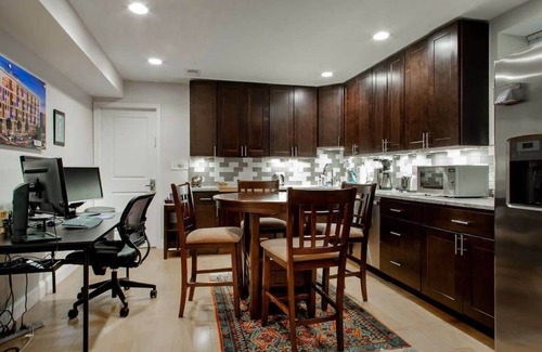 Stanton Park Haus | H St. Suite 2-BR / DC Streetcar / Union Station