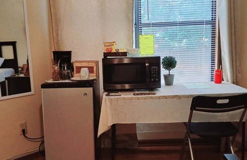 Lawrenceville Haus | Habitación con baño privado