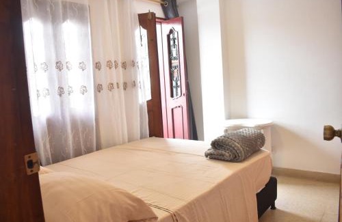 La Ceja Haus | Habitación con cama nueva doble y balcon privado cerca del parque principal