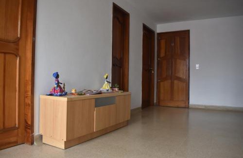 La Ceja Haus | Habitación con cama nueva doble y balcon privado cerca del parque principal