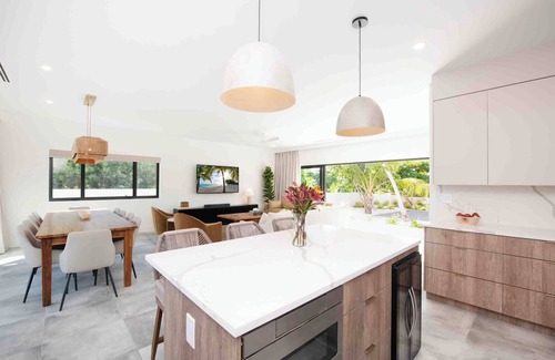 Old Man Bay Haus | Halcyon Point: New Luxurious Oceanfront Villa w/ Pool, Spa + Tanning Terrace