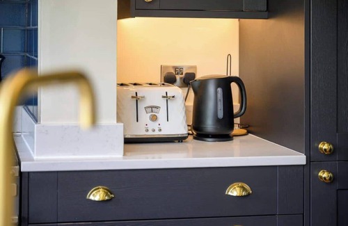 Trafford Haus | Hale family home Summ