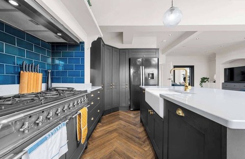 Trafford Haus | Hale family home Summ