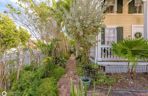 Downtown Wohnung | Half block to Duval @ Mango Hideaway -studio apt