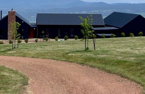Barwite Haus | Half Mile High - Merrijig - Sleeps 10