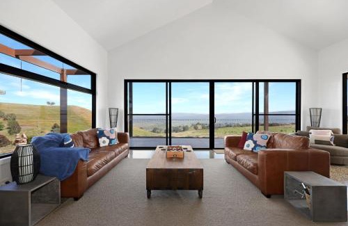 Barwite Haus | Half Mile High - Merrijig - Sleeps 10